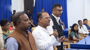 राजिनामा माग गर्दै