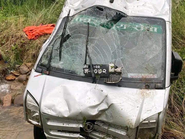 मदन भण्डारी लोकमार्गमा सवारी दुर्घटना, १६ जना घाइते