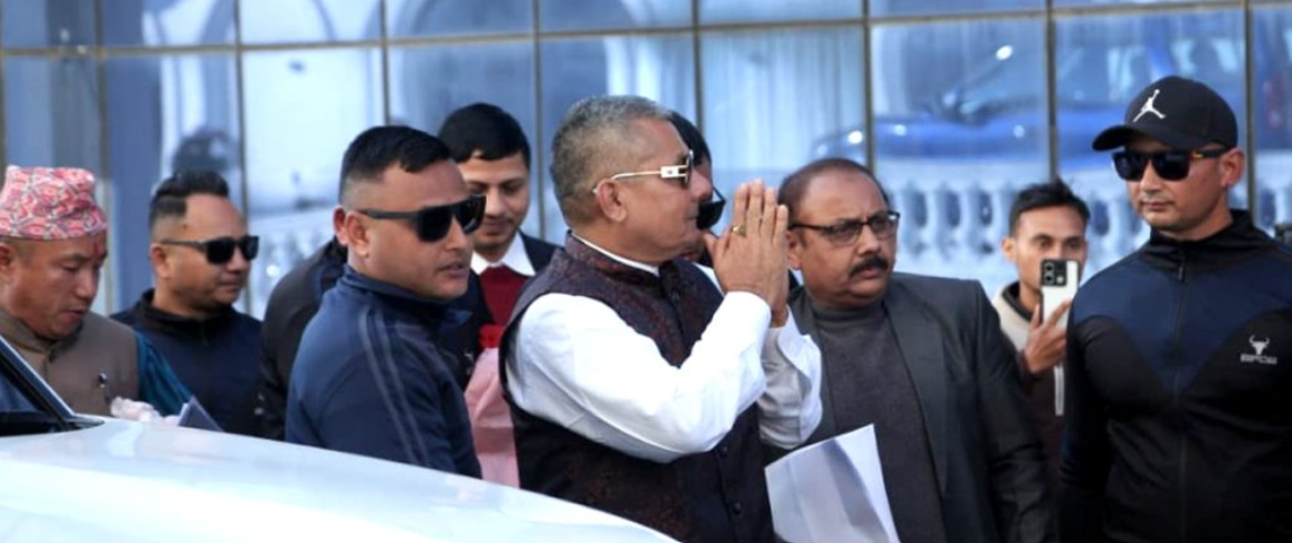 सिंहदरबारमा प्रधानमन्त्री र गृहमन्त्रीसँग दुर्गा प्रसाईंको वार्ता