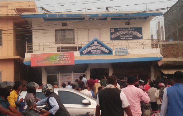 सिरहा सदरमुकाममा बम विस्फोट