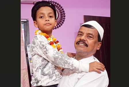 एक महिने रोजा (ब्रत) मा सात बर्षीय बालक उमर फारुख पनि सहभागी