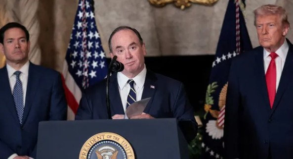 ट्रम्प प्रशासनलाई ठूलो झट्का : अमेरिकी नौसेना सचिव जाँन फेलनको राजीनामा