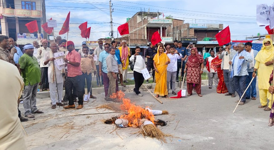सांसद तपेश्वर यादवको अभिव्यक्तिविरुद्ध मिर्चैयामा पुत्लादहन