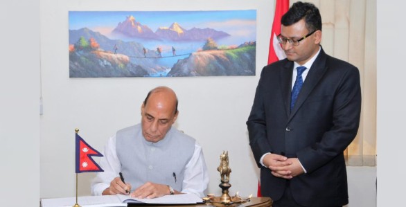नेपाली दूतावास पुगेर भारतीय रक्षामन्त्री सिंहले भने– ‘विपत्तिमा नेपाललाई साथ दिन्छौं’