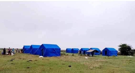 बाढीको जोखिममा गोबरगाढा, पालबाट बनाइयो अस्थायी घर
