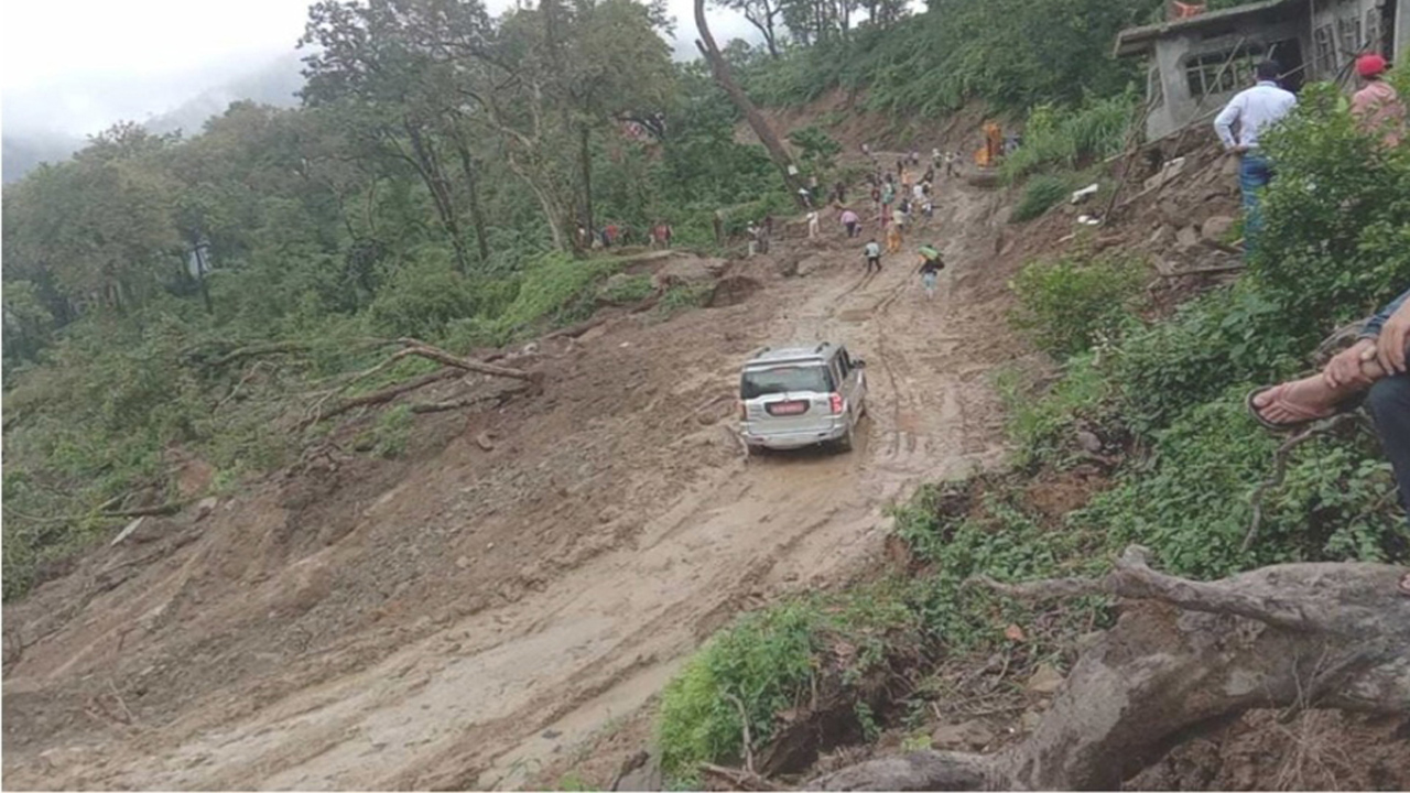 सुदूरपश्चिमका ७ पहाडी जिल्लामा सवारीसाधन सञ्चालनमा रोक