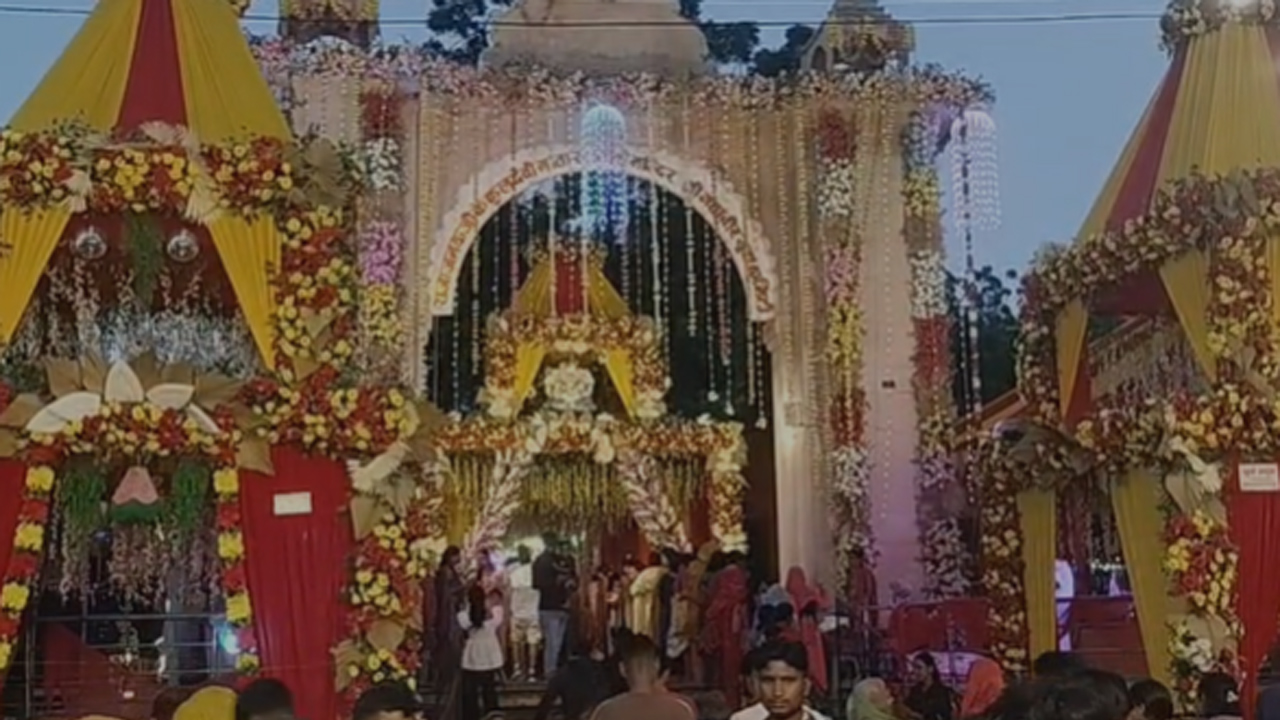 जनकपुरधाममा दसैँको रमझम, शक्तिपीठमा बिहानैदेखि श्रद्धालुको घुइँचो